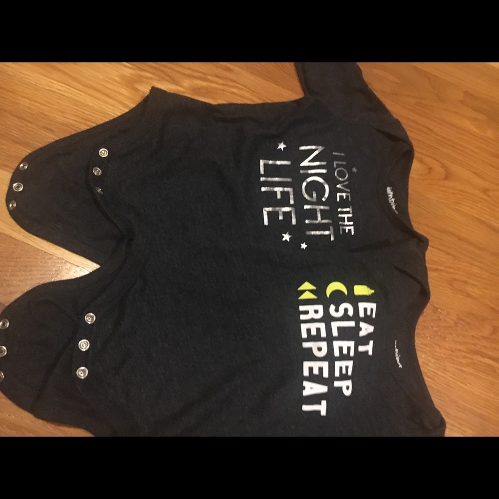 9 month long sleeve onesies. Euc